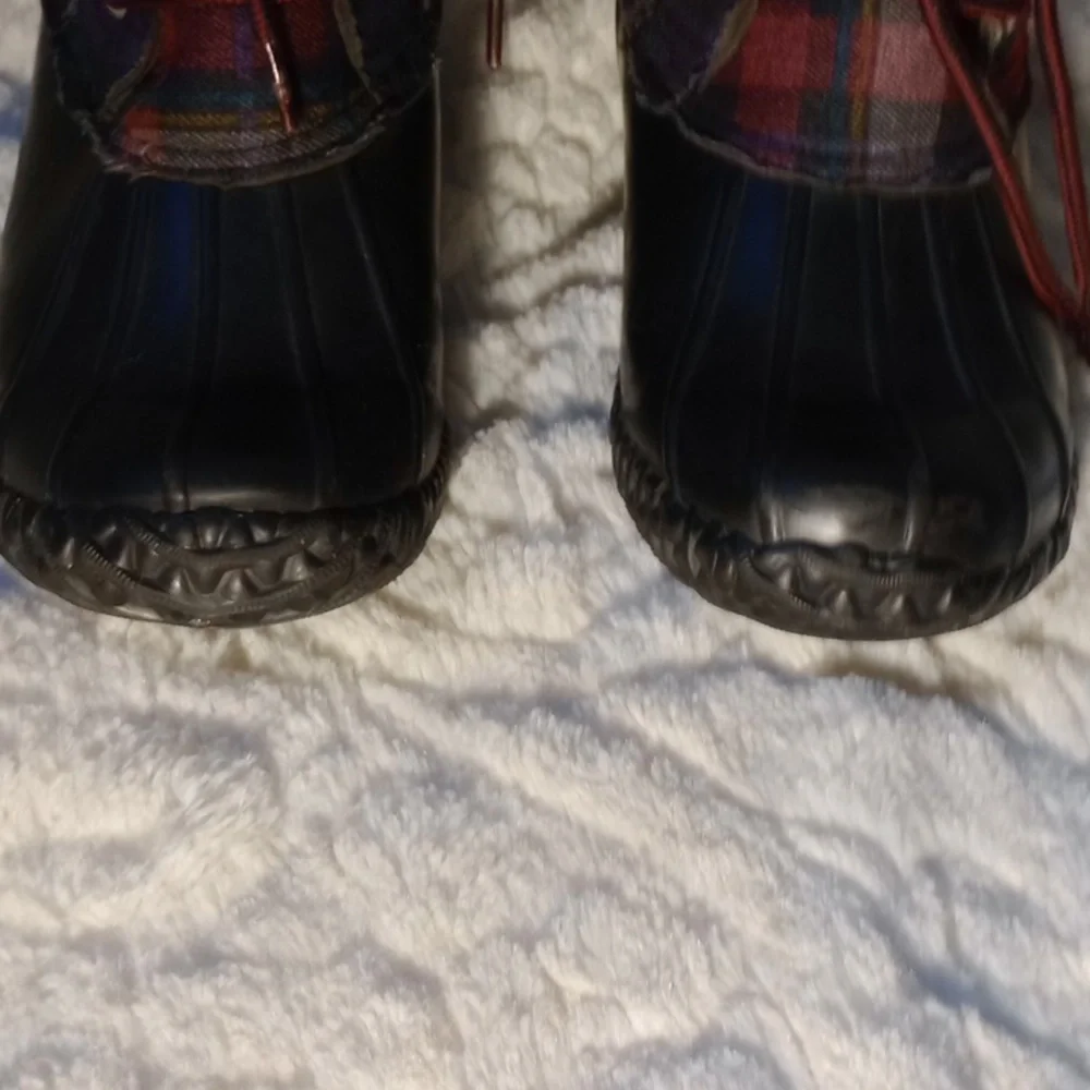STEVIES PURPLE PLAID DUCK BOOTS, SIZE GIRLS 3